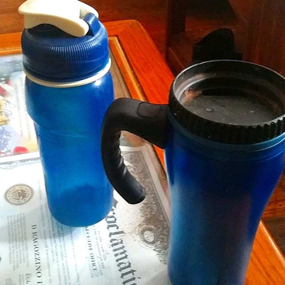 2 water bottles